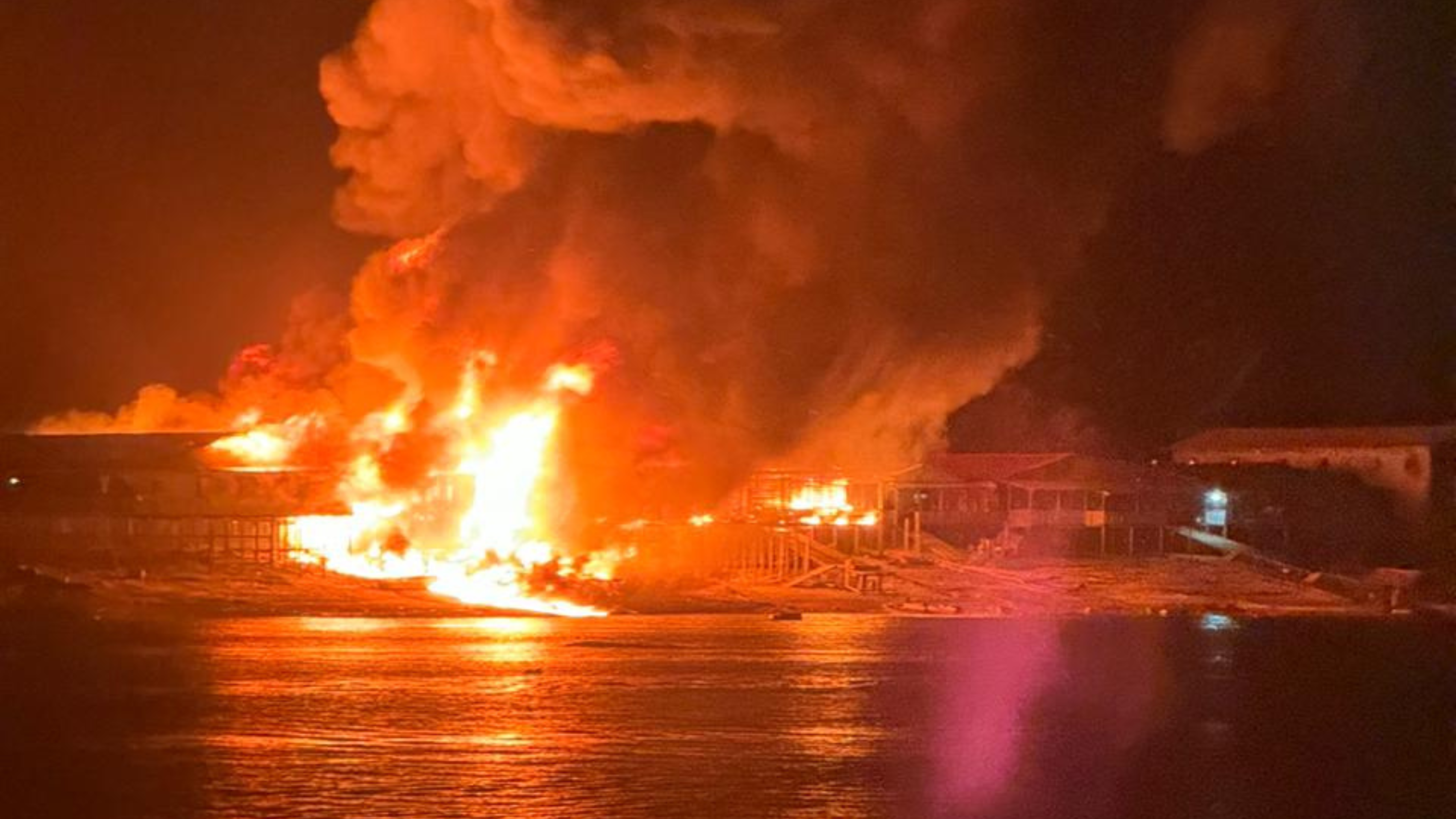Incendie à Albina 2, en face de Maripasoula : quatre commerces et un poste de police détruits