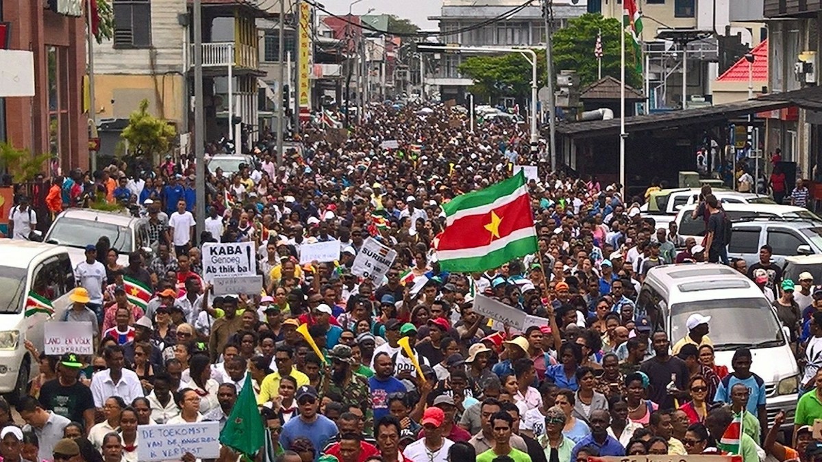 Manifestation massive au Suriname contre le gouvernement