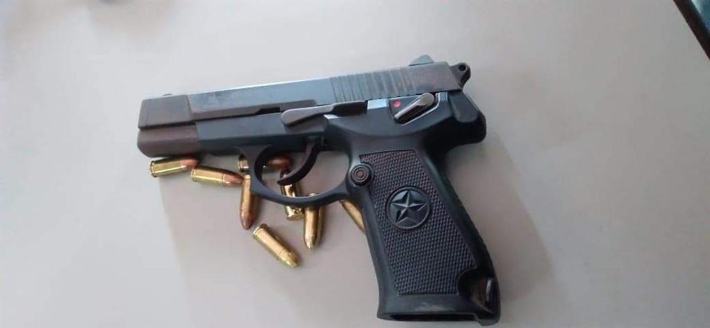 "Opération anti-drogue à Moengo : 10 personnes arrêtées par la police de la région Est du Suriname"